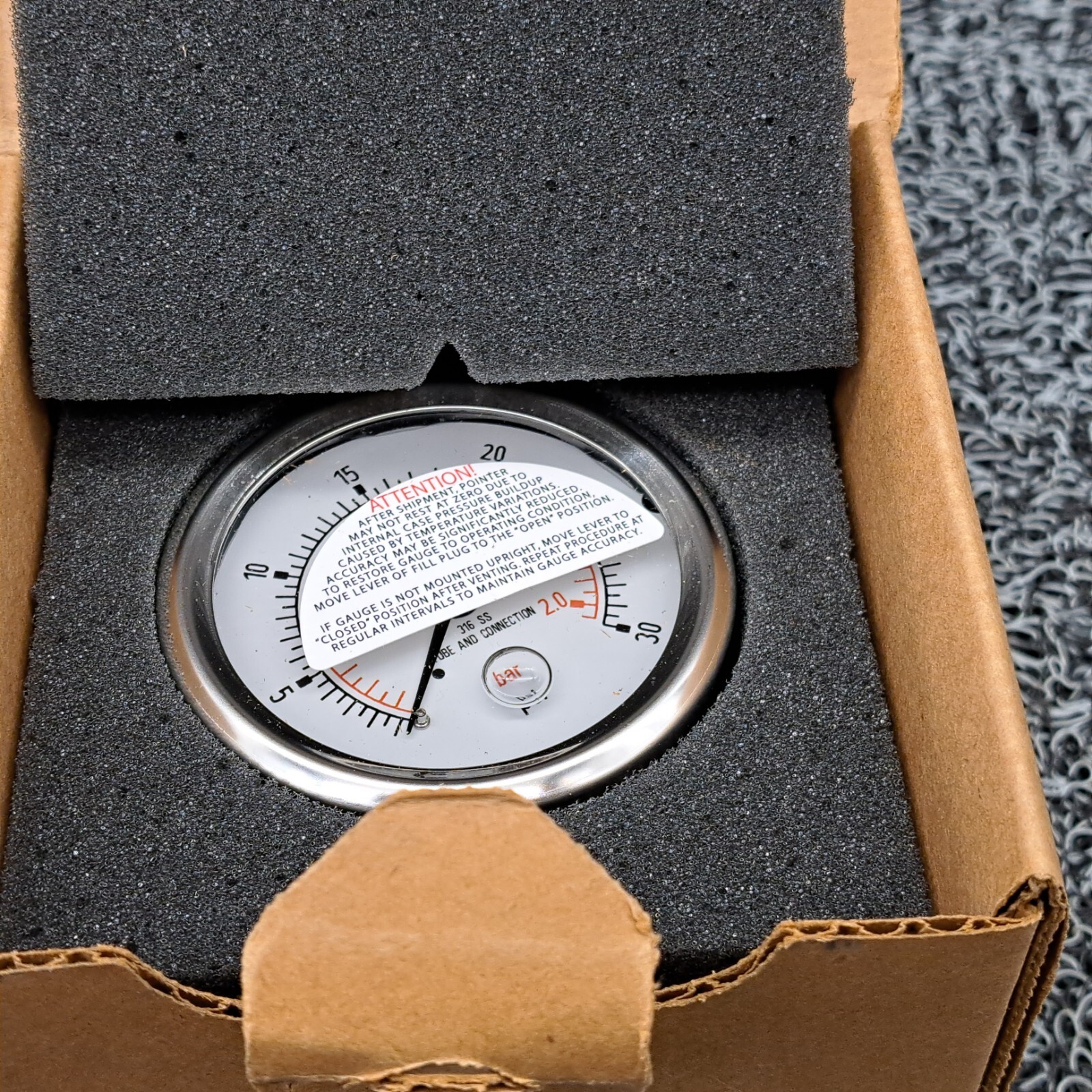Swagelok PGI-63C-PG30-CA01 G.I. Gauge 30PSI/BAR 1/4″ NPT CBM PGI-63C-PG30-CA01