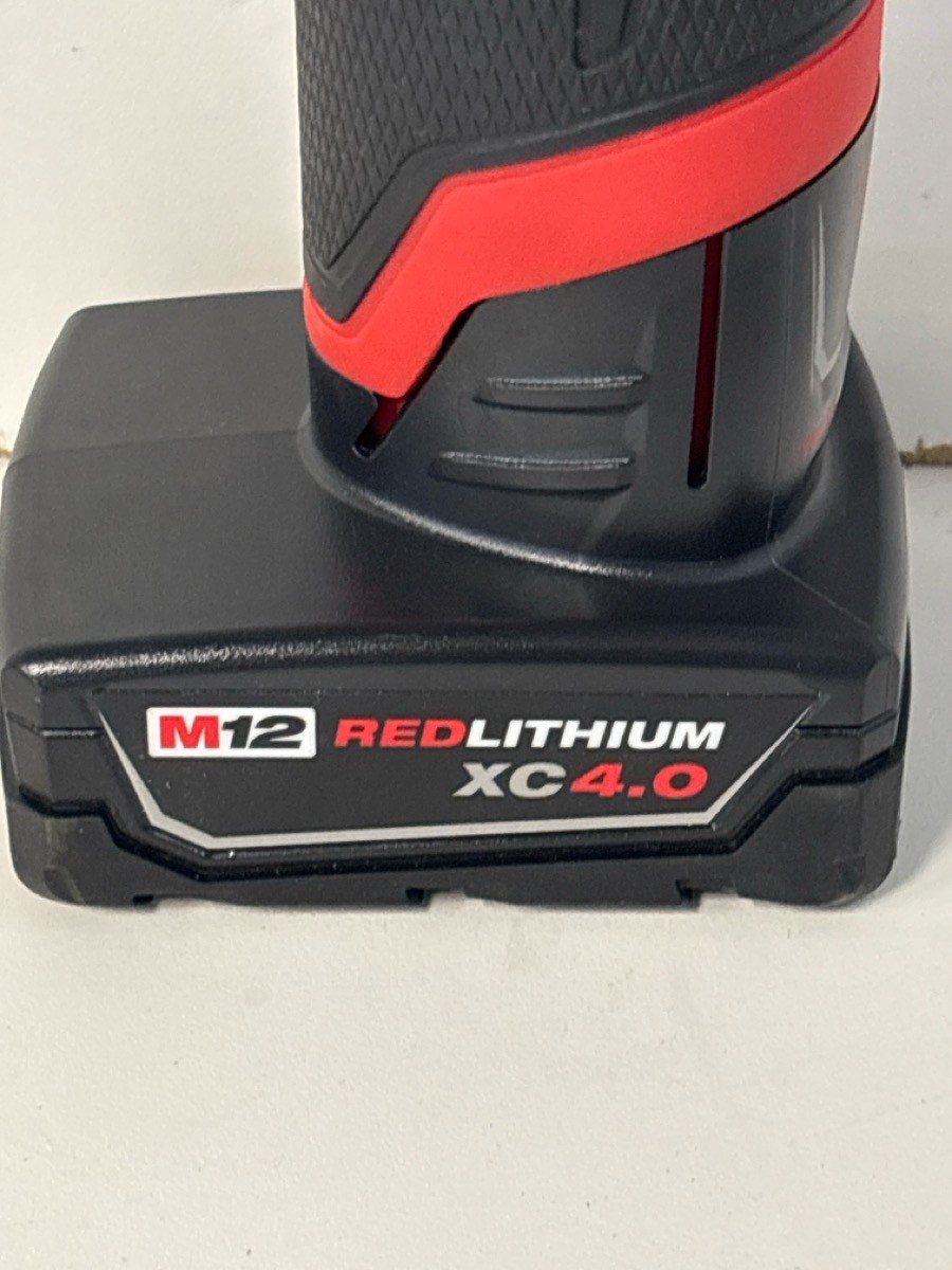 MILWAUKEE TOOLS 3404-20 1/2″ FUEL DRILL WITH XC4.0 BATTERY AND CHARG (P18027869)