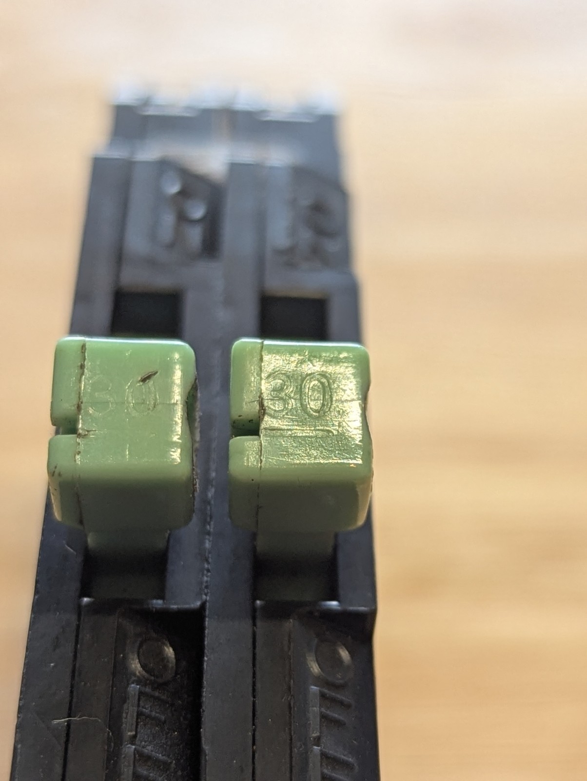R3830 Zinsco 30 Amp 120 Volt 30/30 Tandem Circuit Breaker. 2-30 Amp 120V Circuit
