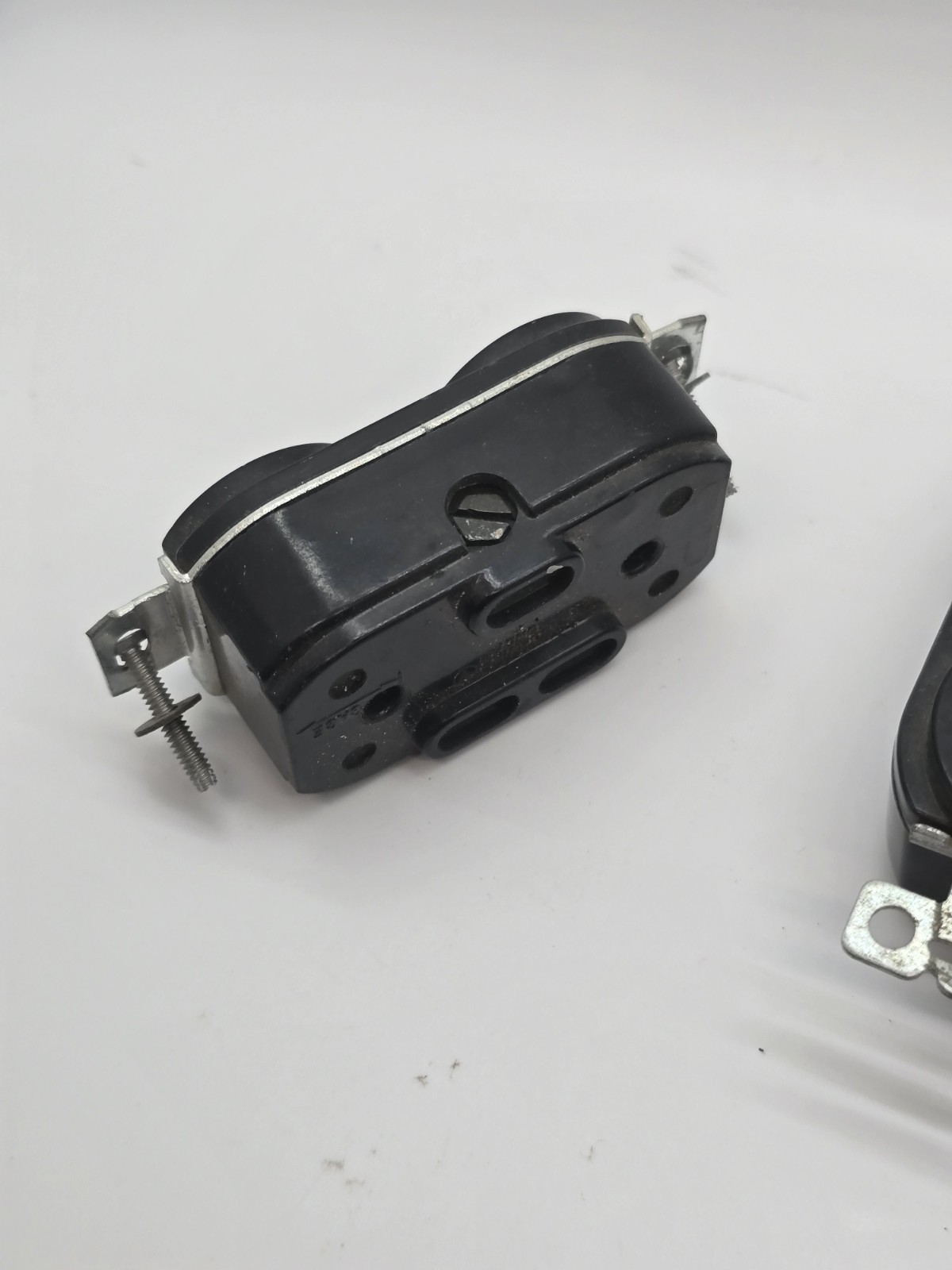 BRYANT 4700 Locking Nema L5-15 Duplex Receptale Black Back Wired 15A 125V 2pk