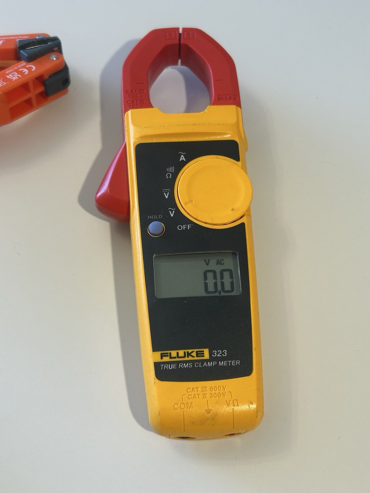 Fluke 323 True RMS Clamp Multimeter Used Good Condition with Accessories