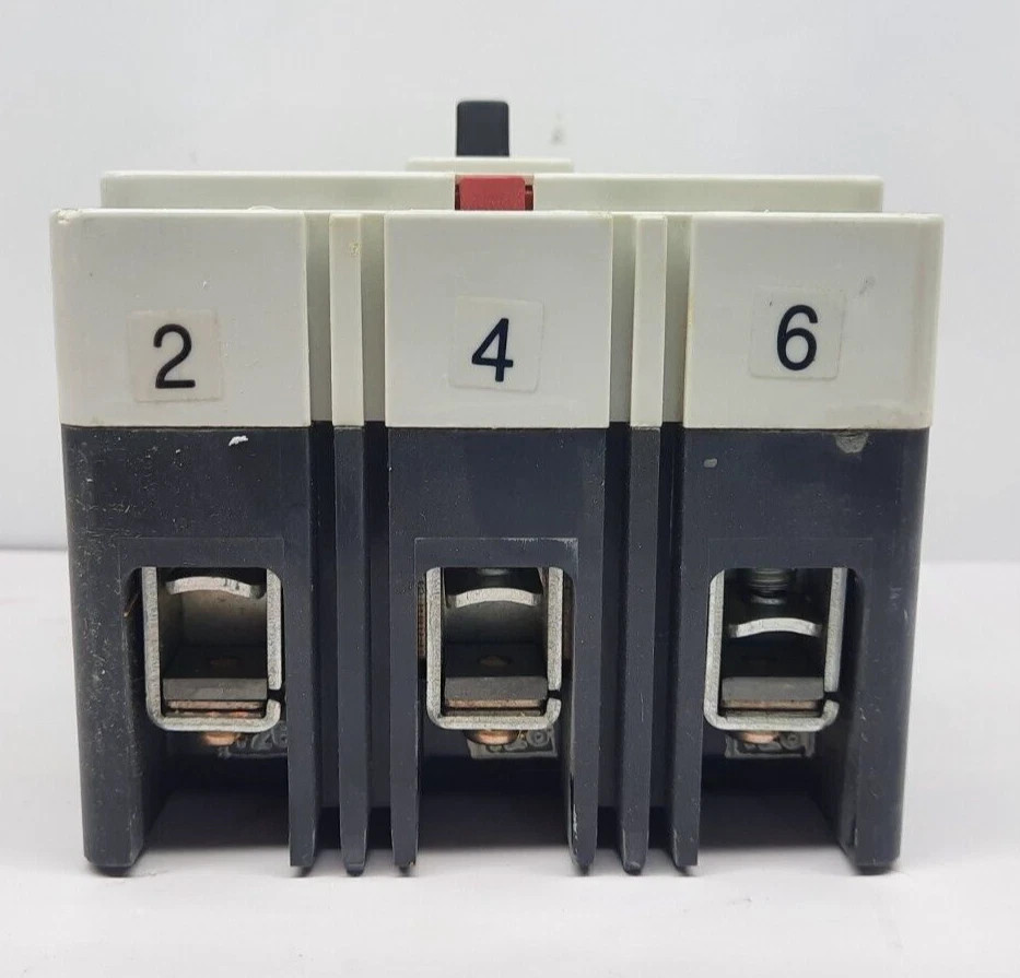 CUTLER HAMMER HFWF3100VL3 POLE 100 AMPS HFW 70K CIRCUIT BREAKER 690VAC