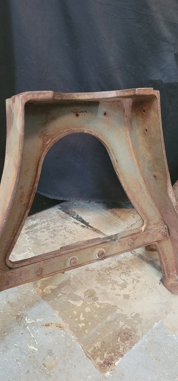 Pair of Cast Iron Factory Machine Tapered Table Base Legs 20 1/2″ T GS00688