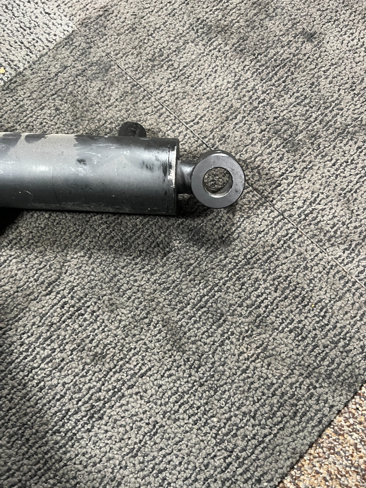 Welded Hydraulic Cylinder 2.89″ OD x 23.5″ Retracted x 1.22″Rod 2500psi 1808890A