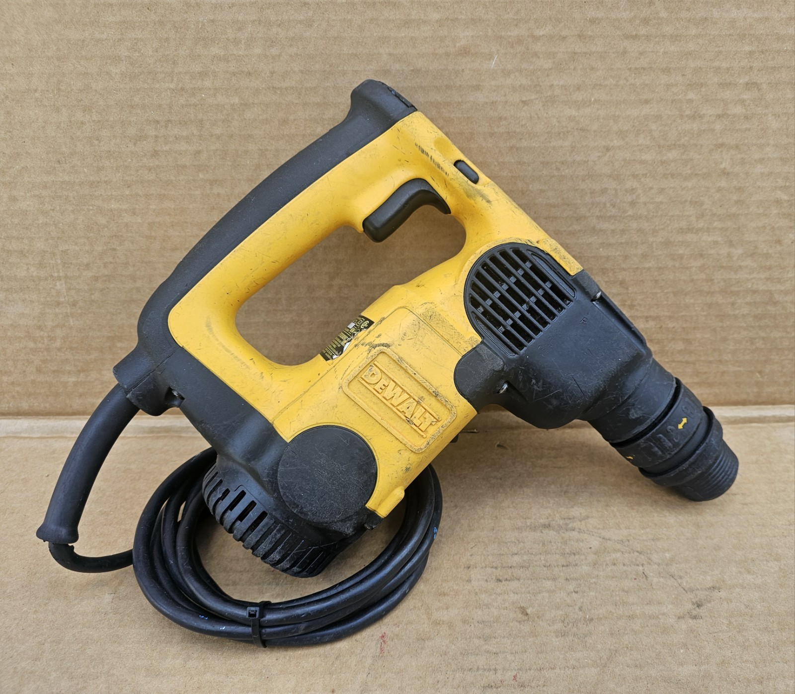 Dewalt D25304 Heavy-Duty 1 Inch L-Shape SDS Rotary Hammer Corded Drill