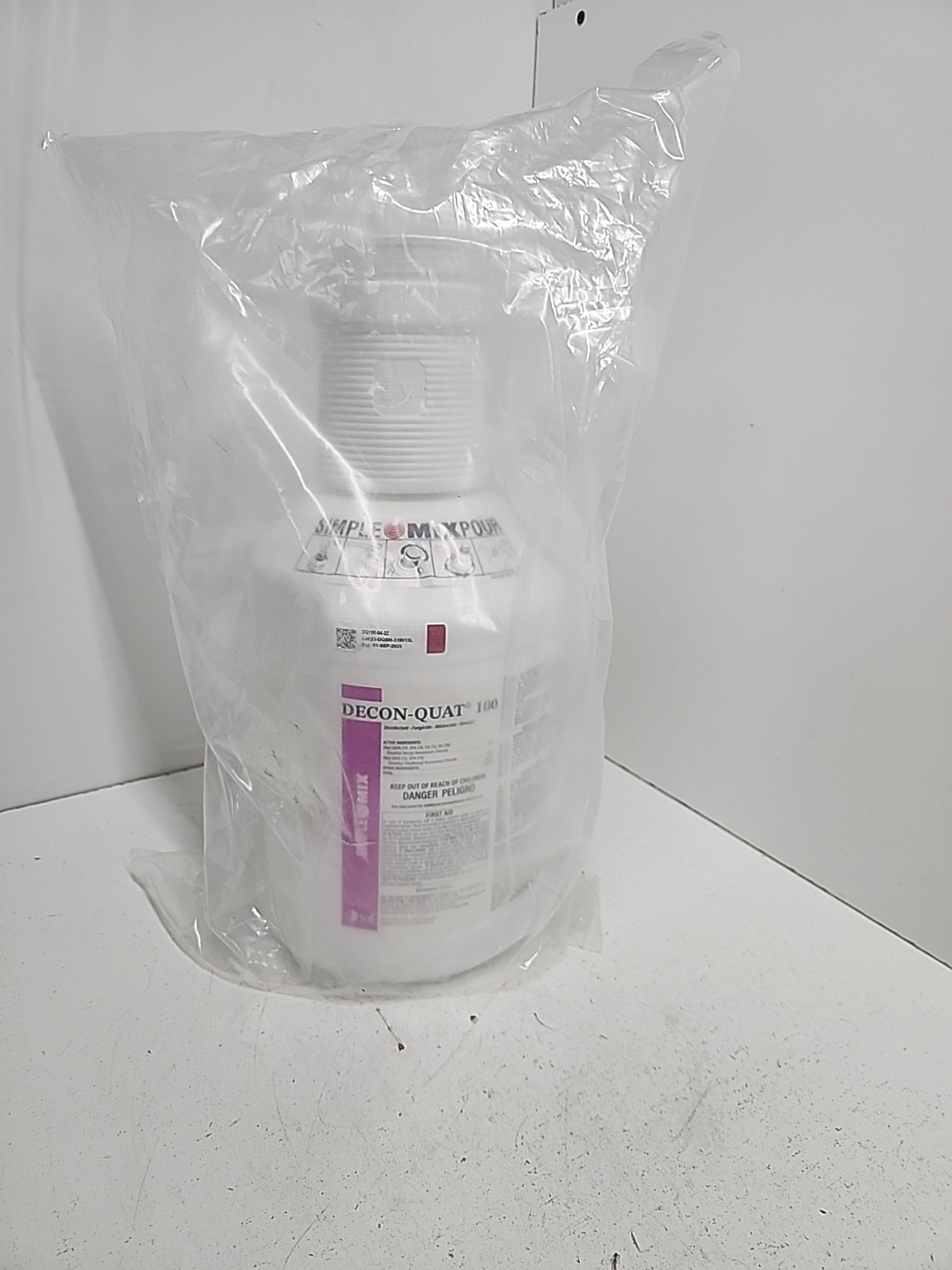 Veltek VAI DECON QUAT 100 DQ100-04-2Z 1 GALLON **NOS**
