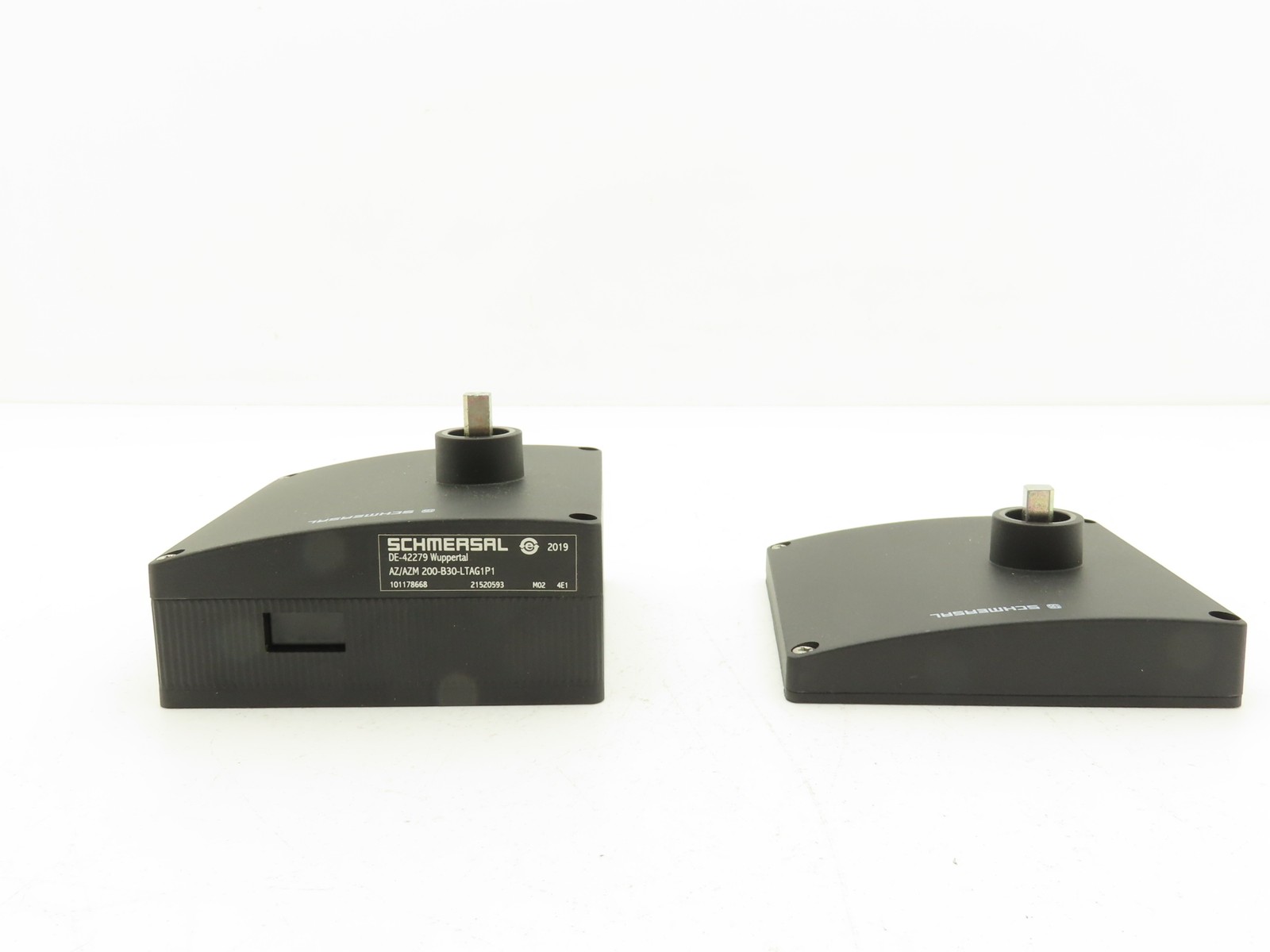 Schmersal AZ/AZM 200-B30-LTAG1P1 Solenoid Interlock Emergency Exit Door Handle