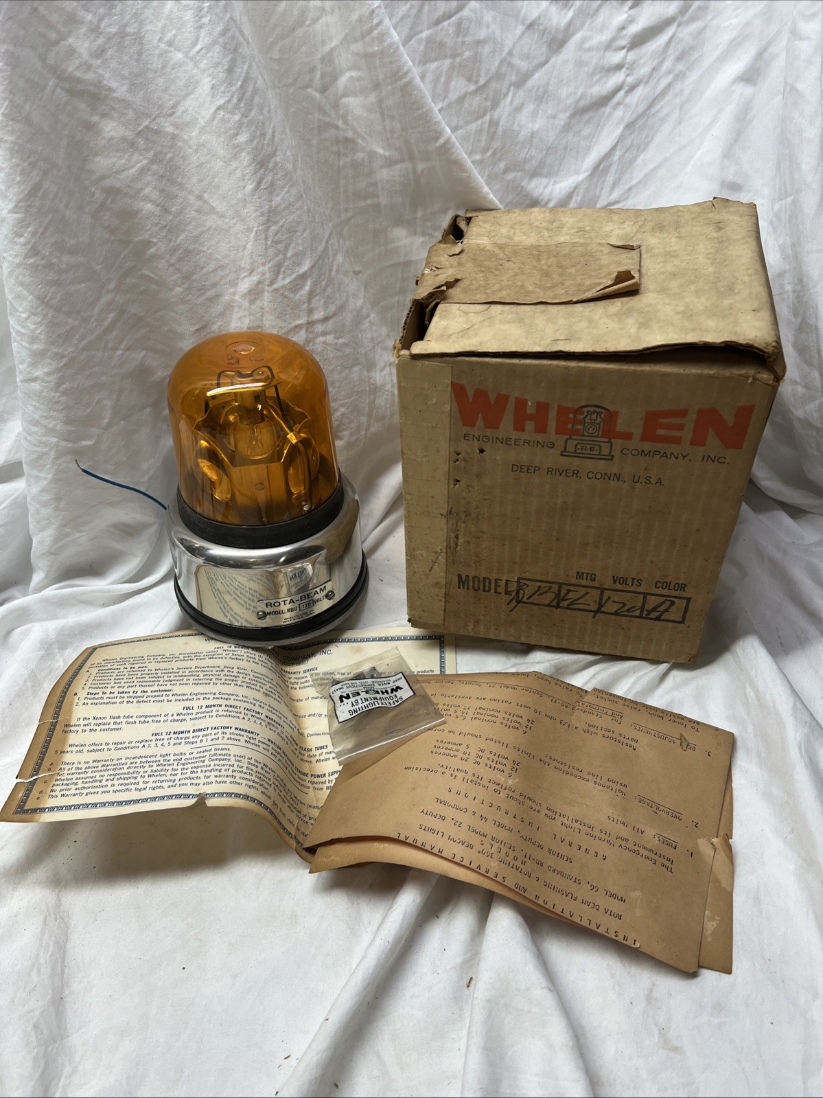 Rare New Vintage Whelen Model RB 11 120 Volts Rota Beam Beacon Light Rbll Amber
