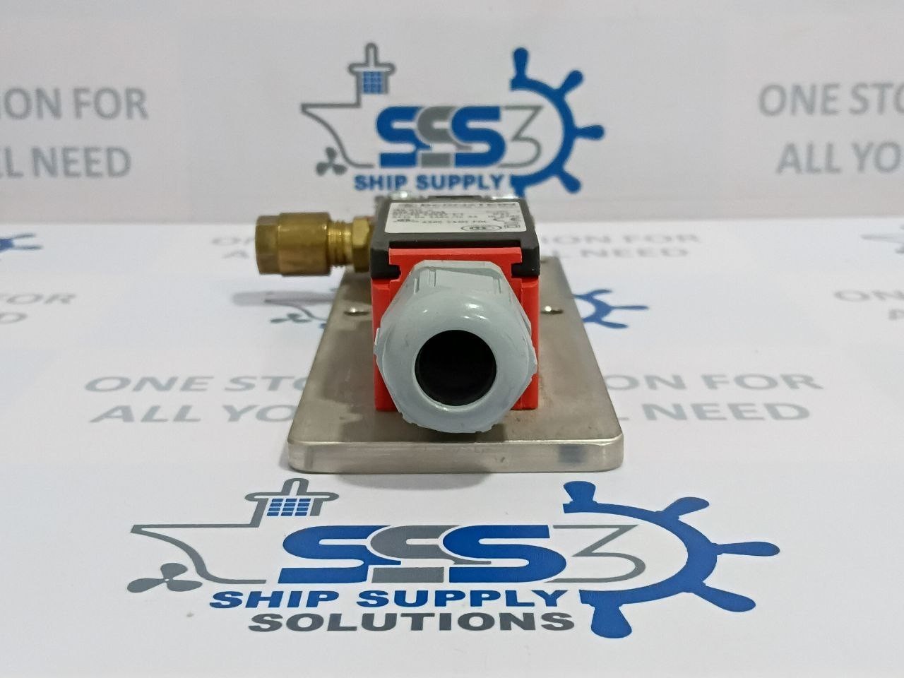 Bernstein I88-U1Z w Limit Switch 608.6103.008 AC15 Ue 240V/Ie 3A Ui 250V IP65