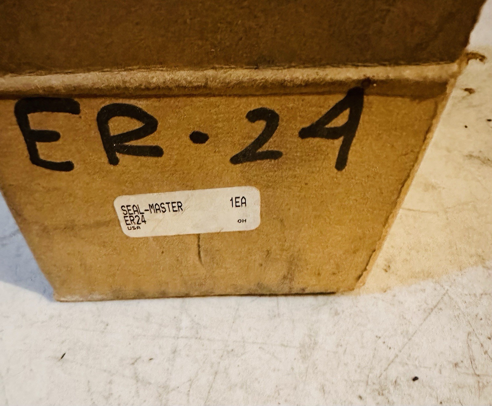 NEW SEALMASTER ER-24 WITH BOX