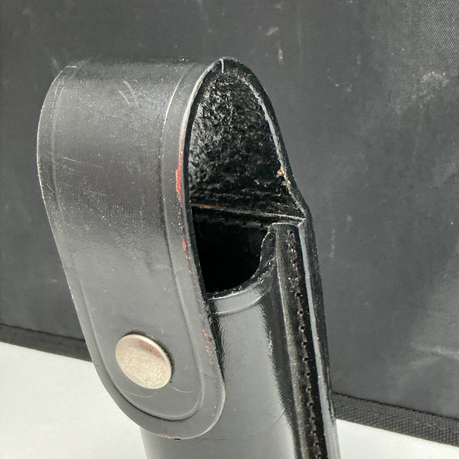 Black Molded Leather Flashlight Pouch Duty Belt Holder Stinger 26110