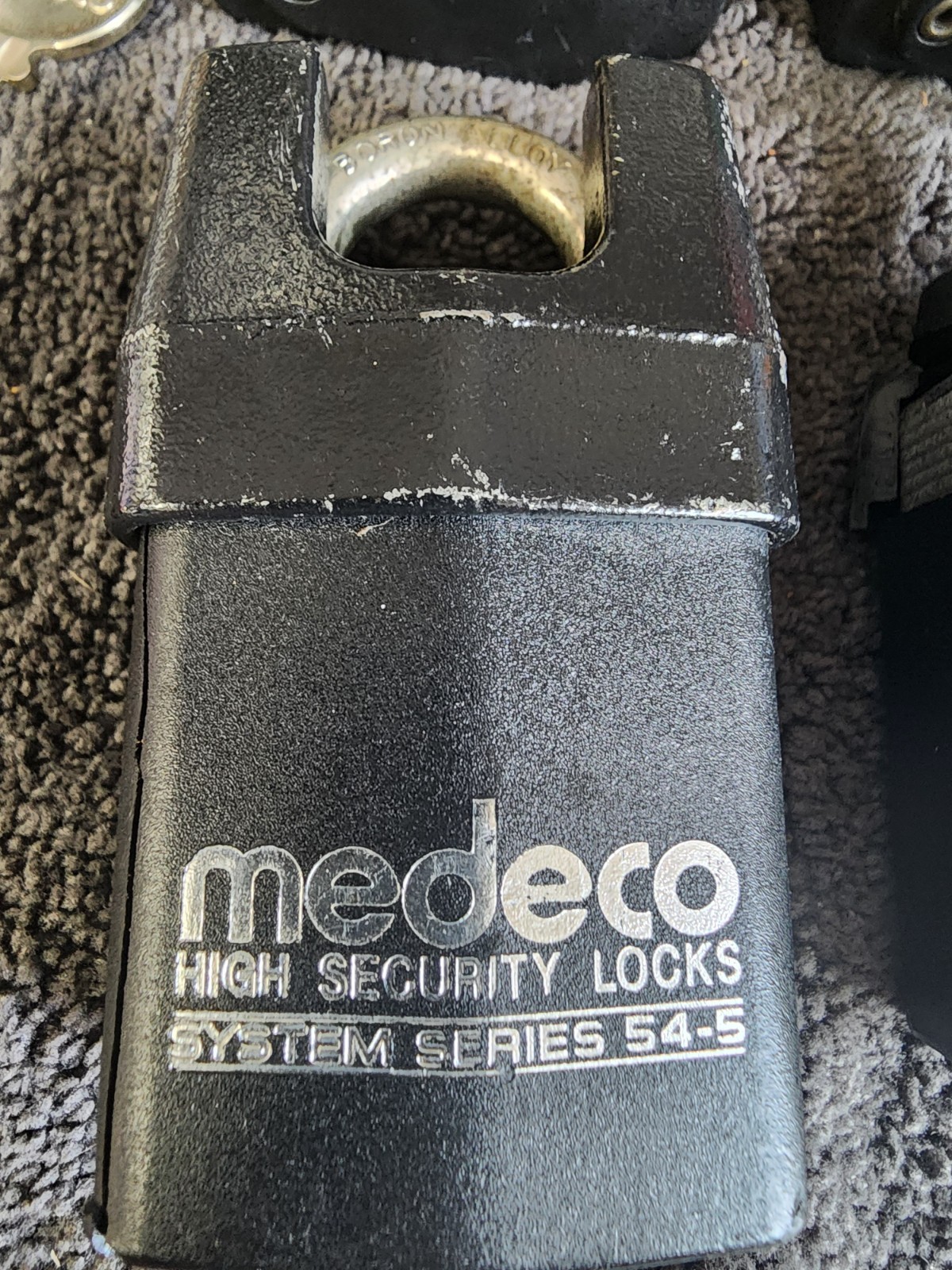 4 MEDECO Padlocks KEYED ALIKE 54 SerieS Weather Guard Heavy DUTY.