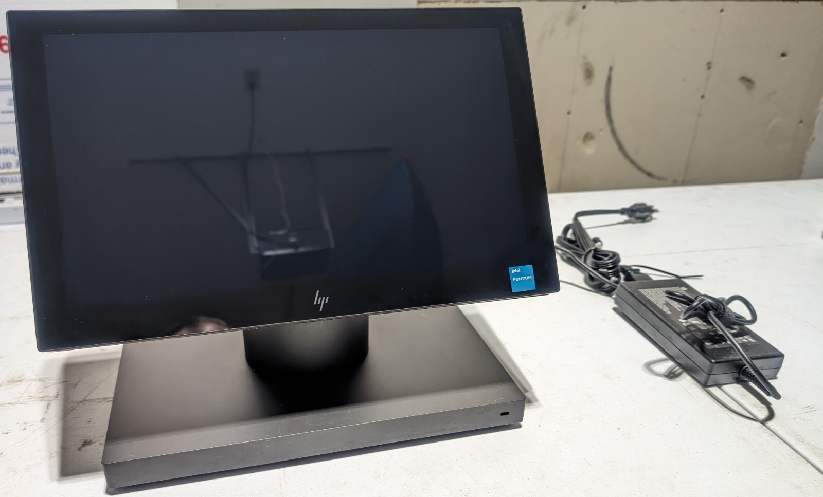 HP Engage One Essential N6415 POS Terminal Win 10 IoT Enterprise