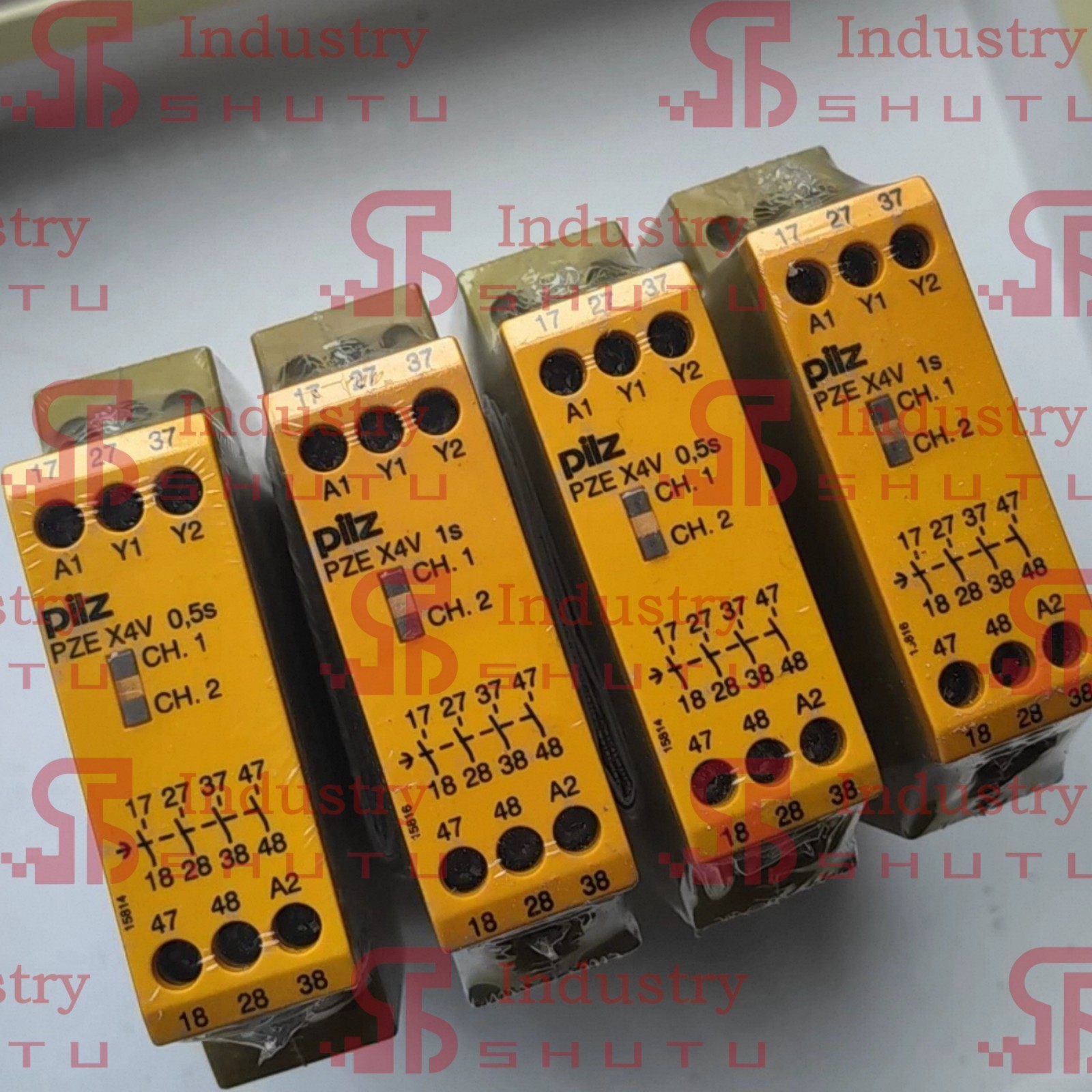 1pcs new PILZ 774580 PZE X4V 0,5s Safety relay