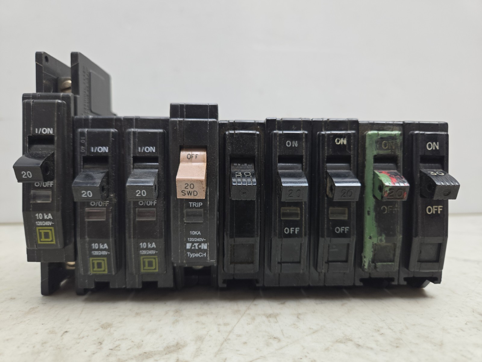 Mixed Lot of 31 Single Pole Circuit Breakers 20A Eaton Cutler Hammer Square D