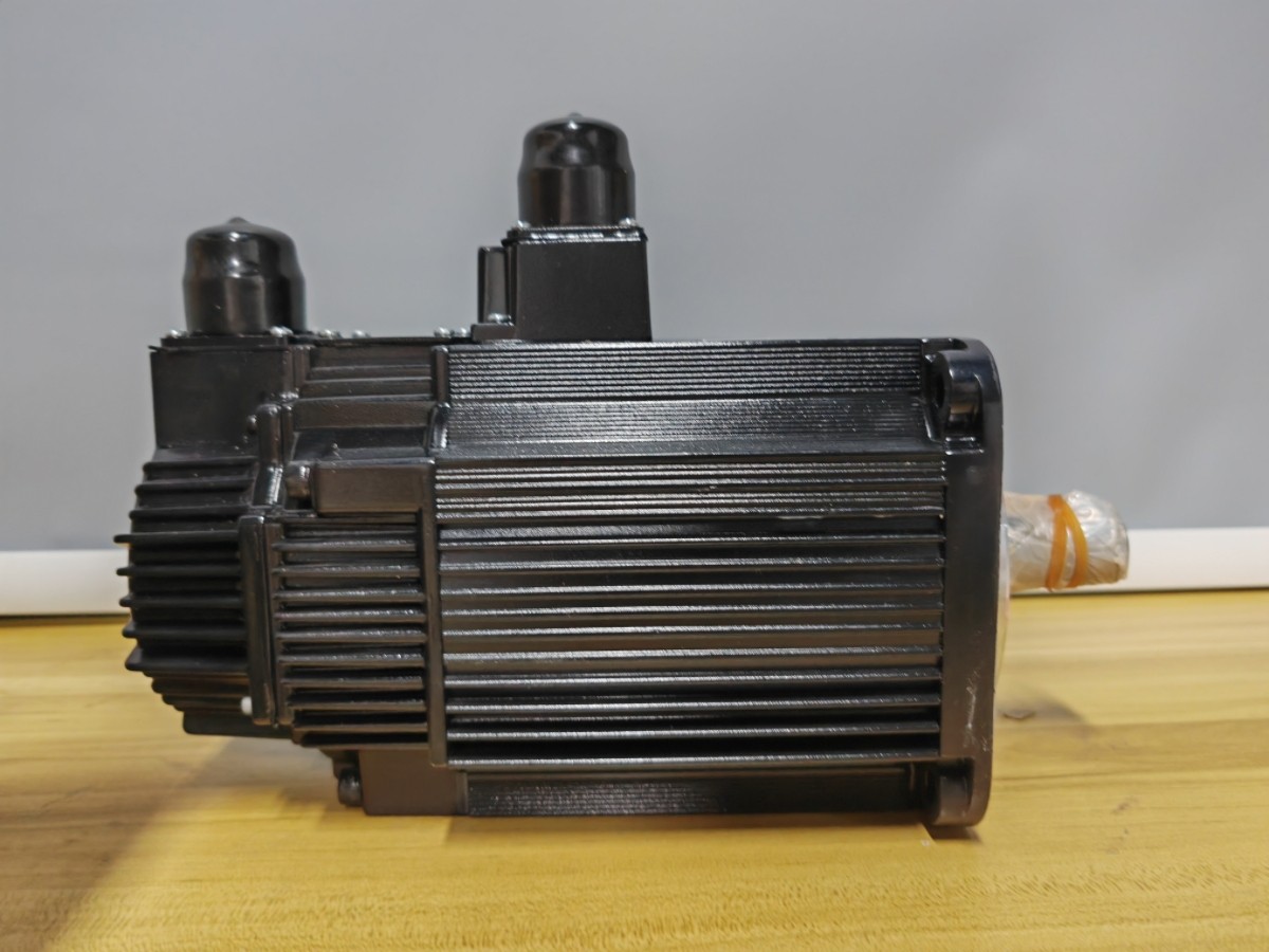 YASKAWA SGMG-13A2ABC AC SERVO MOTOR SGMG13A2ABC New