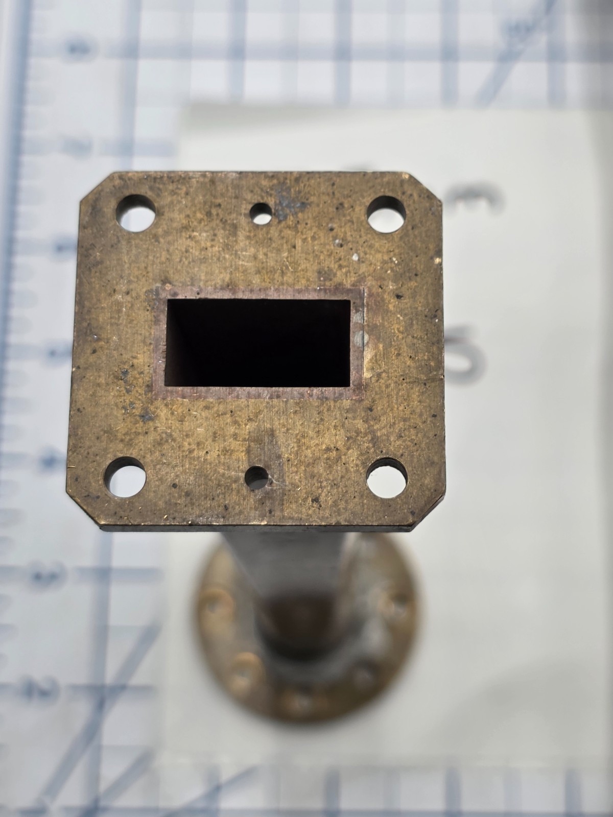 WAVEGUIDE TRANSITION 17.5mm ( .69″) (Round) to WR-75, Rigid, Copper / Brass, 9″
