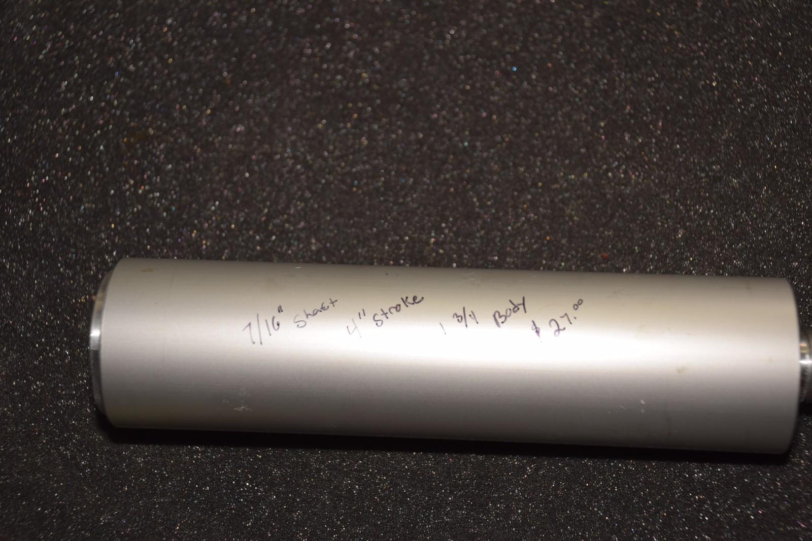 PNEUMATIC CYLINDER 7/16″ SHAFT 4″ STROKE 1-3/4″ BODY NO NAME NEW