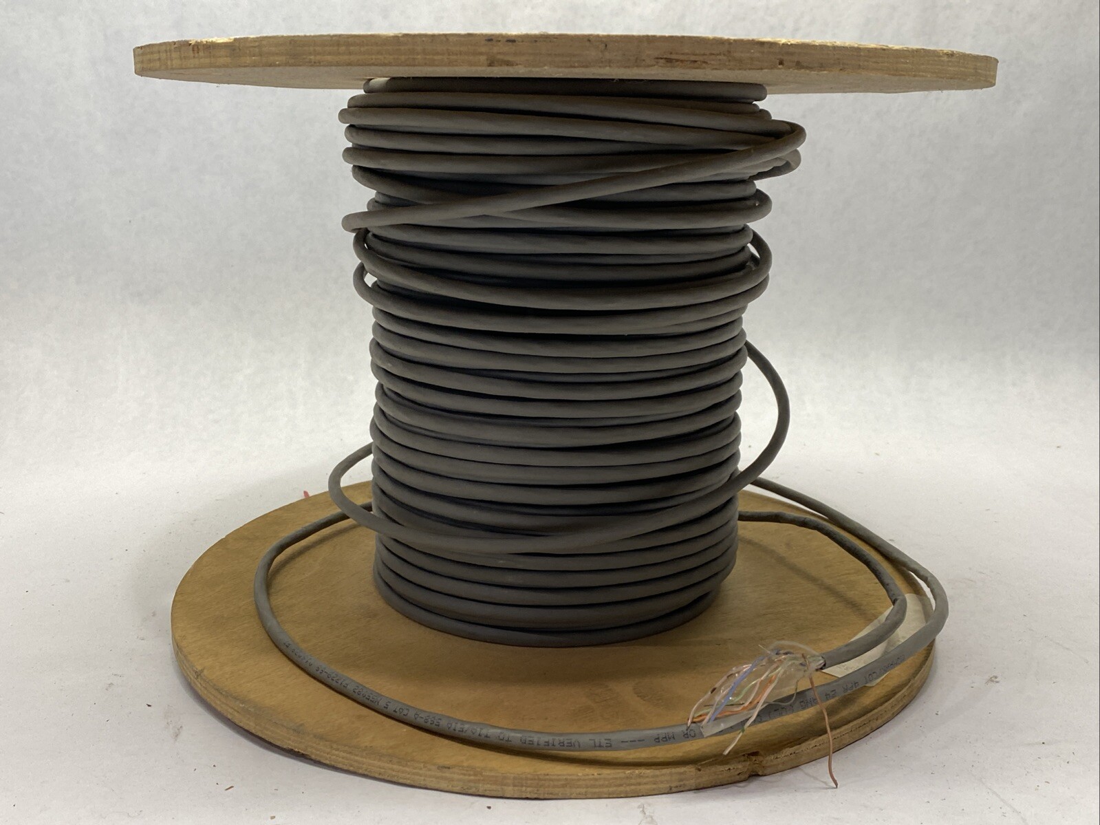 Mohawk CDT M55082 Ethernet Cable Cat5E FT6 Plenum Gray 4PR/ 24AWG 60FT Spool