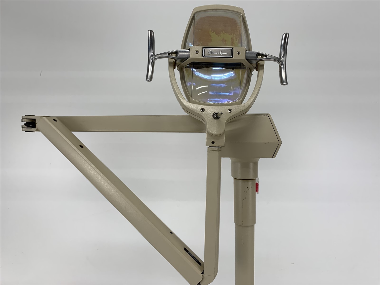 Pelton & Crane LFC II Dental Light – Beige