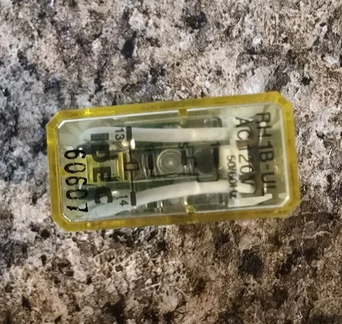 *QTY 6* IDEC RH1B-UL-AC120V Relay RH1B-UL-120VAC