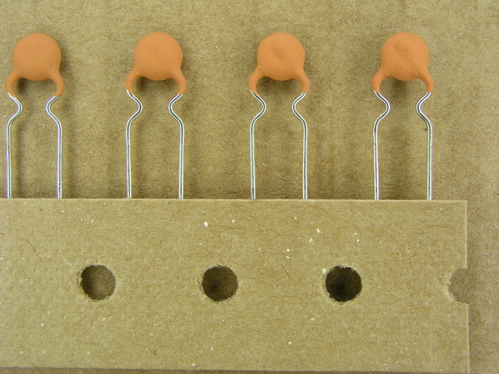 S01078 (10 Piece Lot) 220 pf 1000 volt 1KV 10% radial leaded ceramic capacitor
