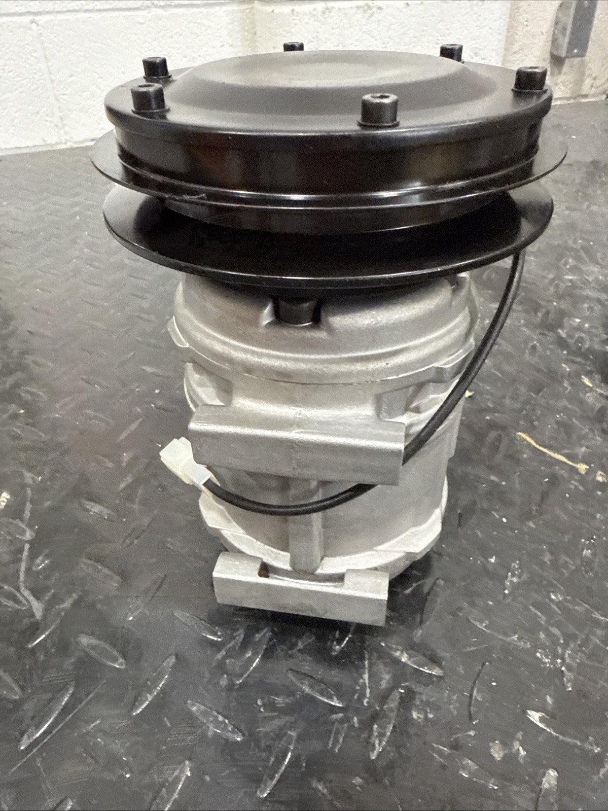 New A/C Compressor Assembly for Komatsu PN 14X-Z11-8580