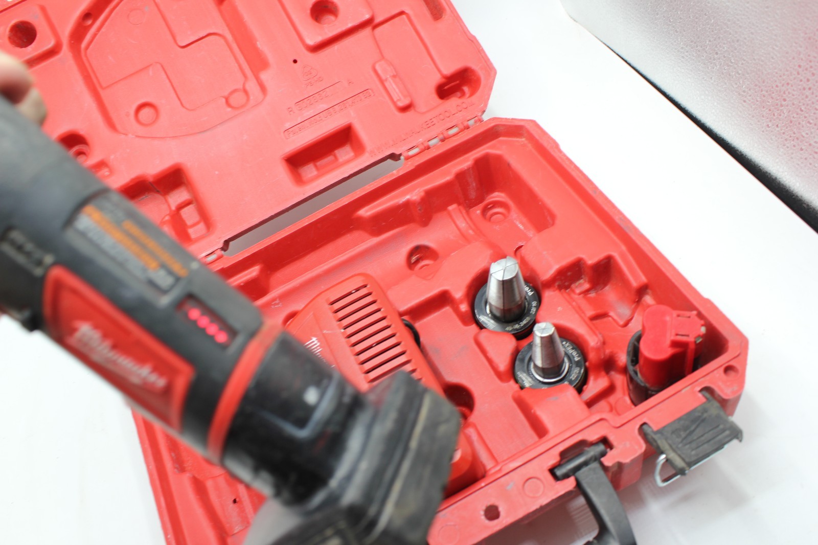 Milwaukee M12 ProPEX Expander Tool Kit 3 Expander Heads 2473-22 kit 2 Batteries