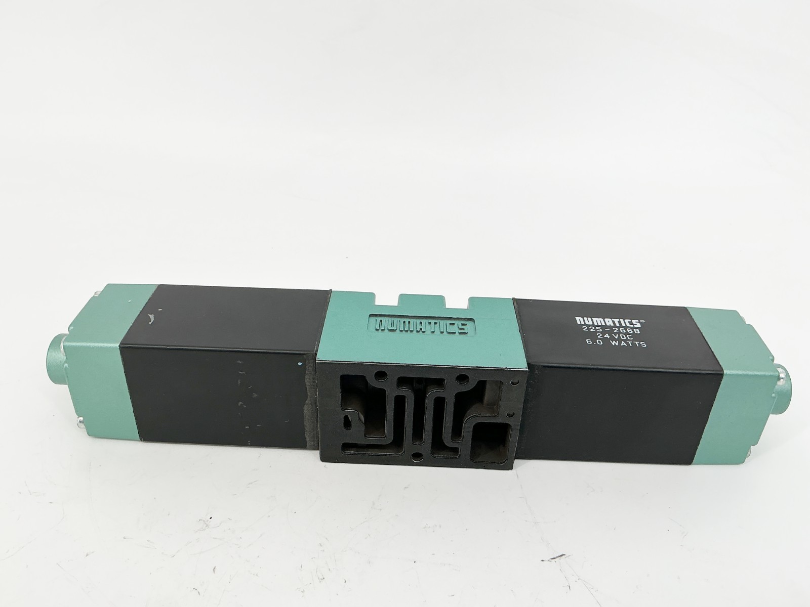 New Numatics 152SSS7004 Solenoid Valve 24VDC .25A