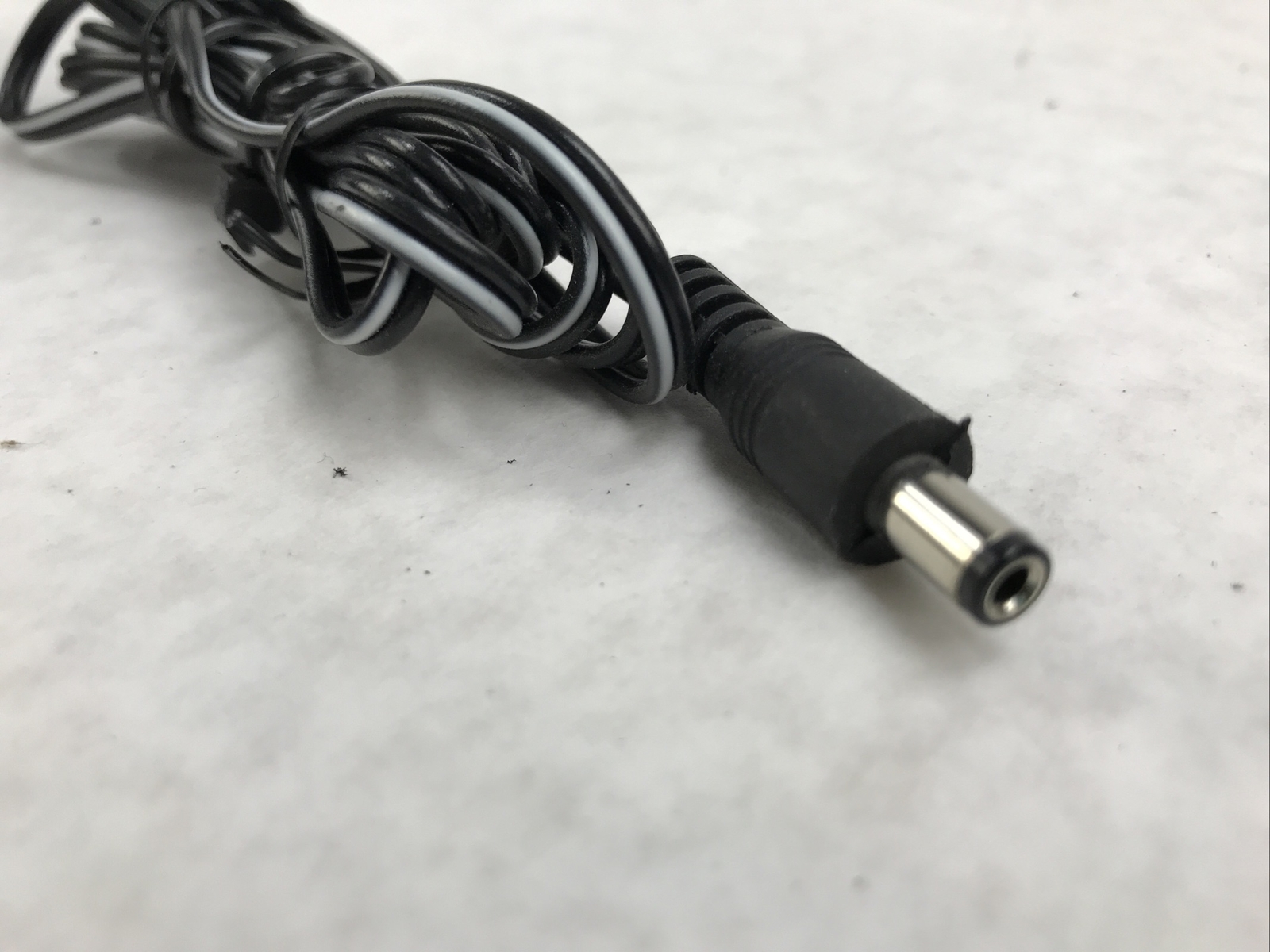 Tamura AC Adapter 835AS15080 IN:120V AC 60Hz 20W OUT: DC 15.0V 800mA