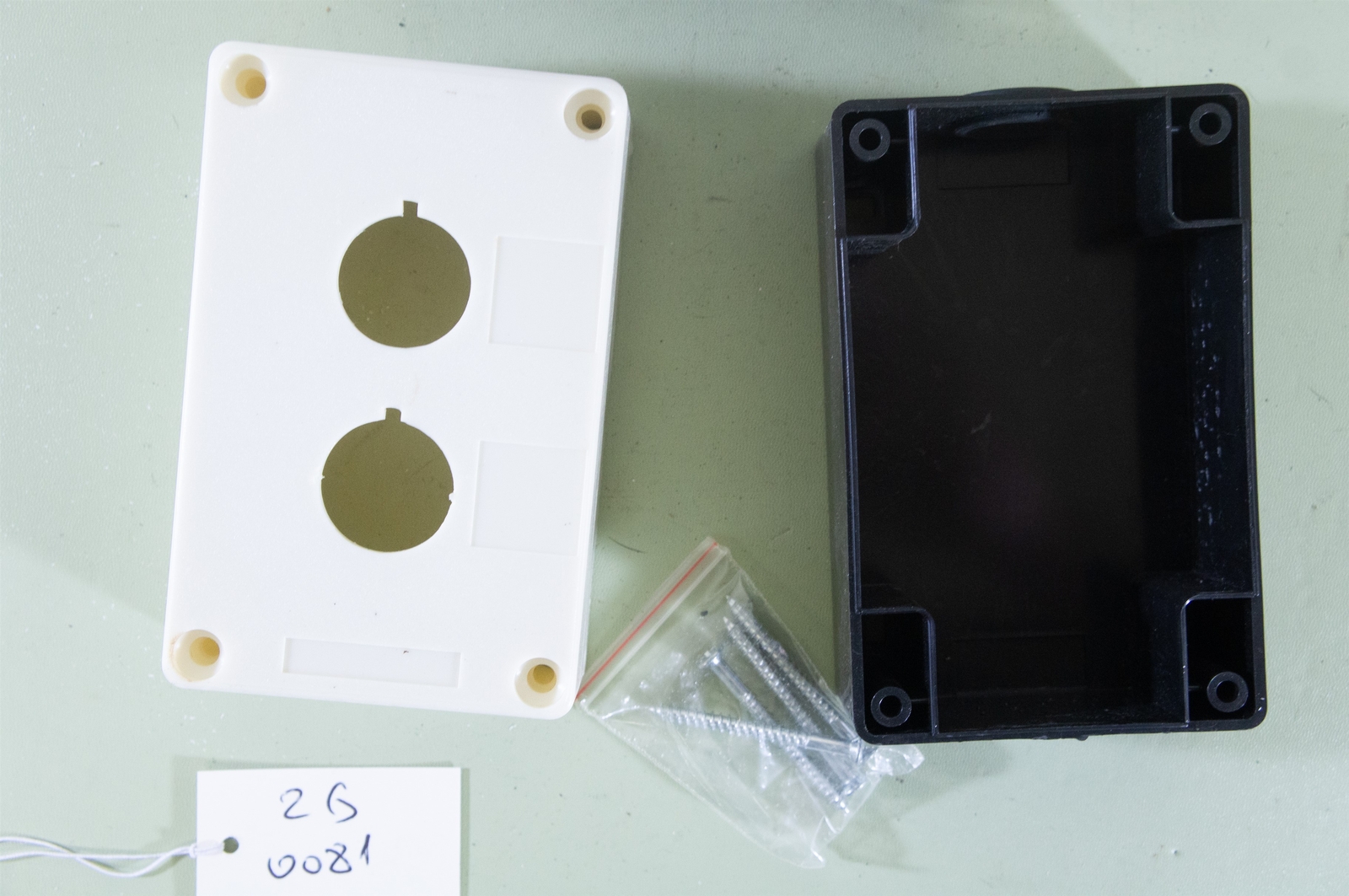 Suns International CA-BX2 White Pushbutton Enclosure 2 Hole 2.5×2.75×4.75 New