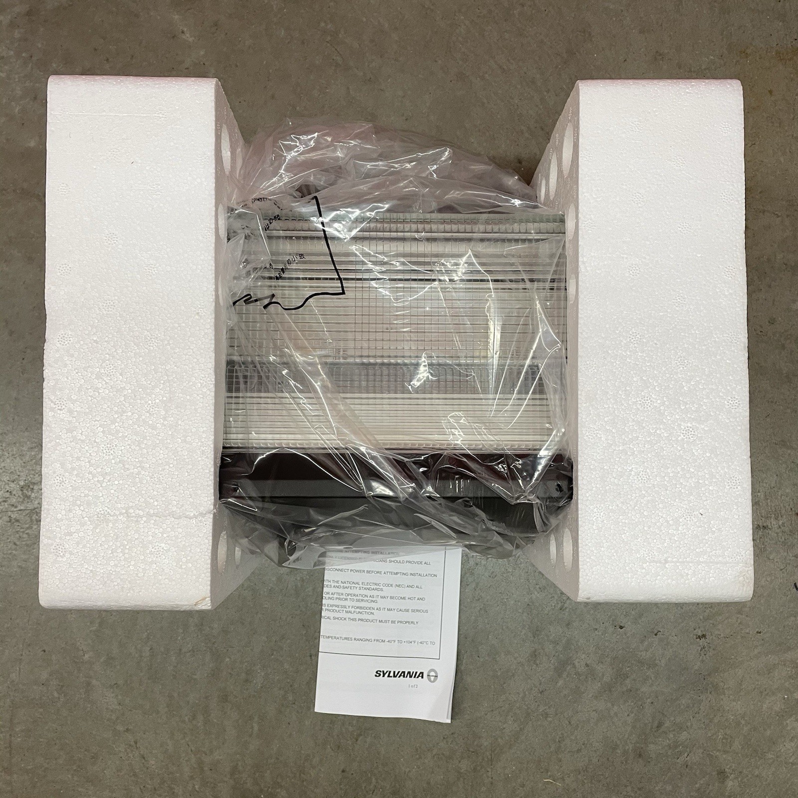 LED Sylvania 74492-0 LEDVANCE 75W Wall Pack 5000K Bronze Photocell 120–277V