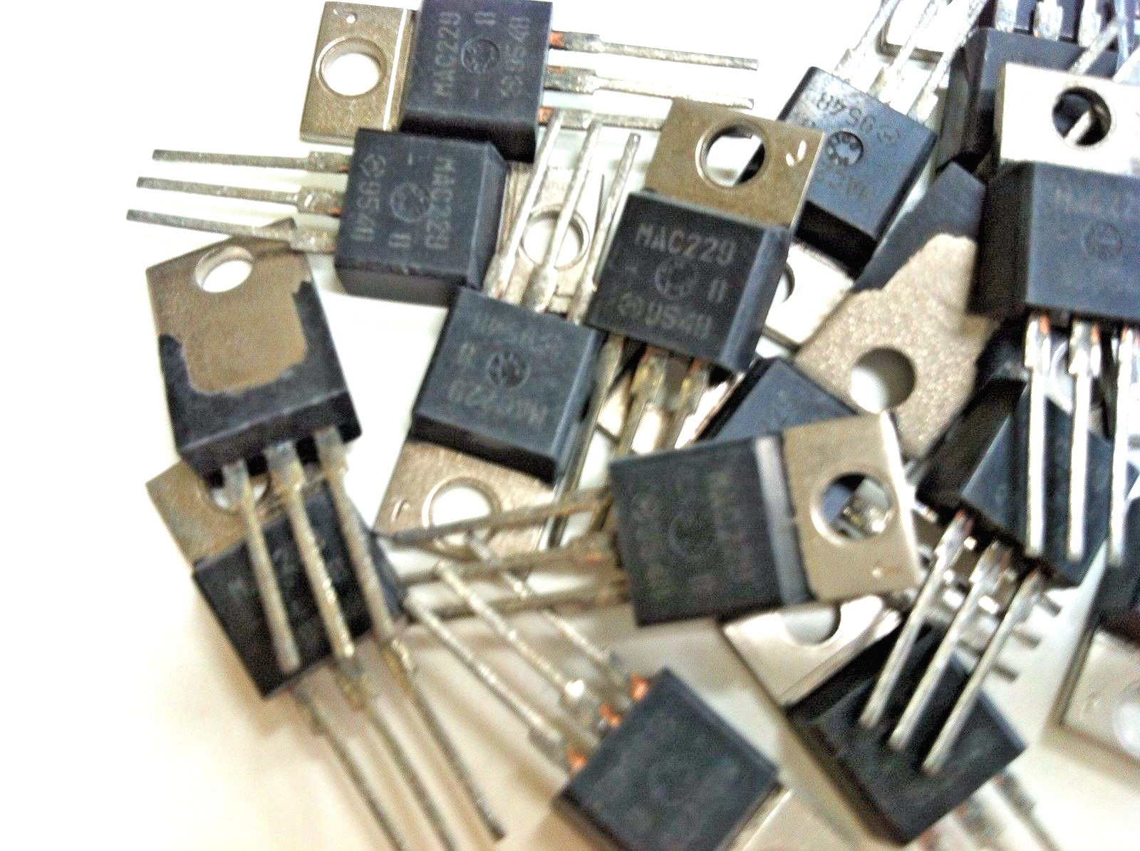 MAC229-8 TRIAC 800 VRM BY MOTOROLA ECG5610 LOT OF 20