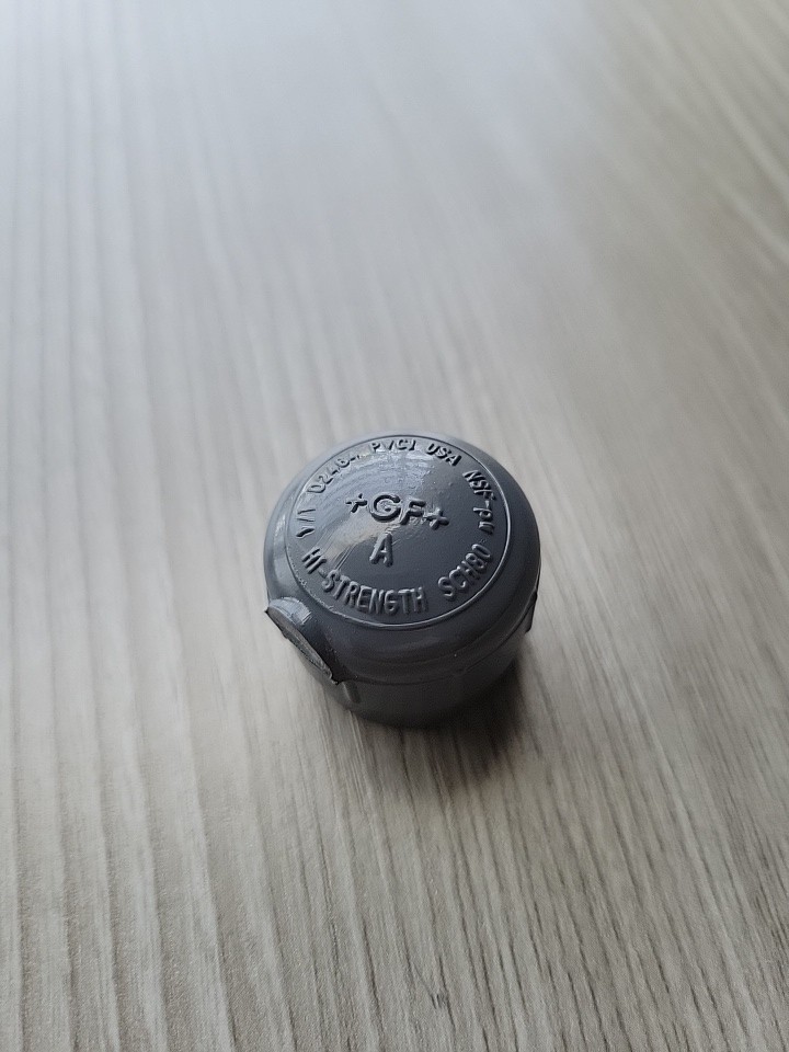 Lot Of 4 – GF+ Georg Fischer 1/4″ PVC SCH 80 NPT Threaded Pipe Cap New