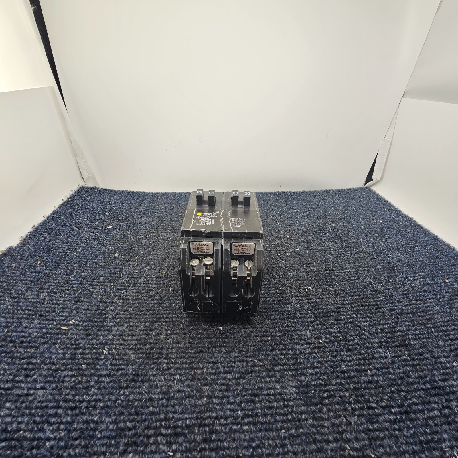 SQUARE D HOMT2020230CP Quad Two 1 Pole 20 Amp 1 2P 30A Plug In Breaker