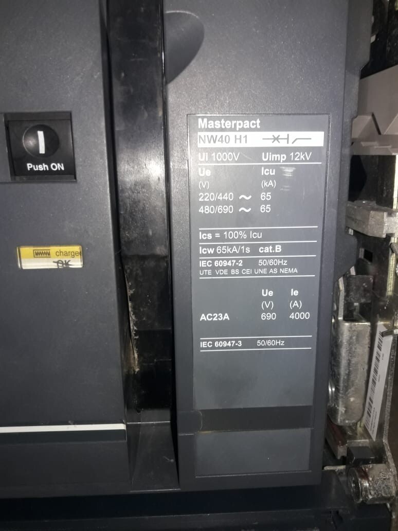 MERLIN GERIN / SCHNEIDER MASTERPACT NW40H1 4000A ACB 3 POLE SUPERIOR QUALITY