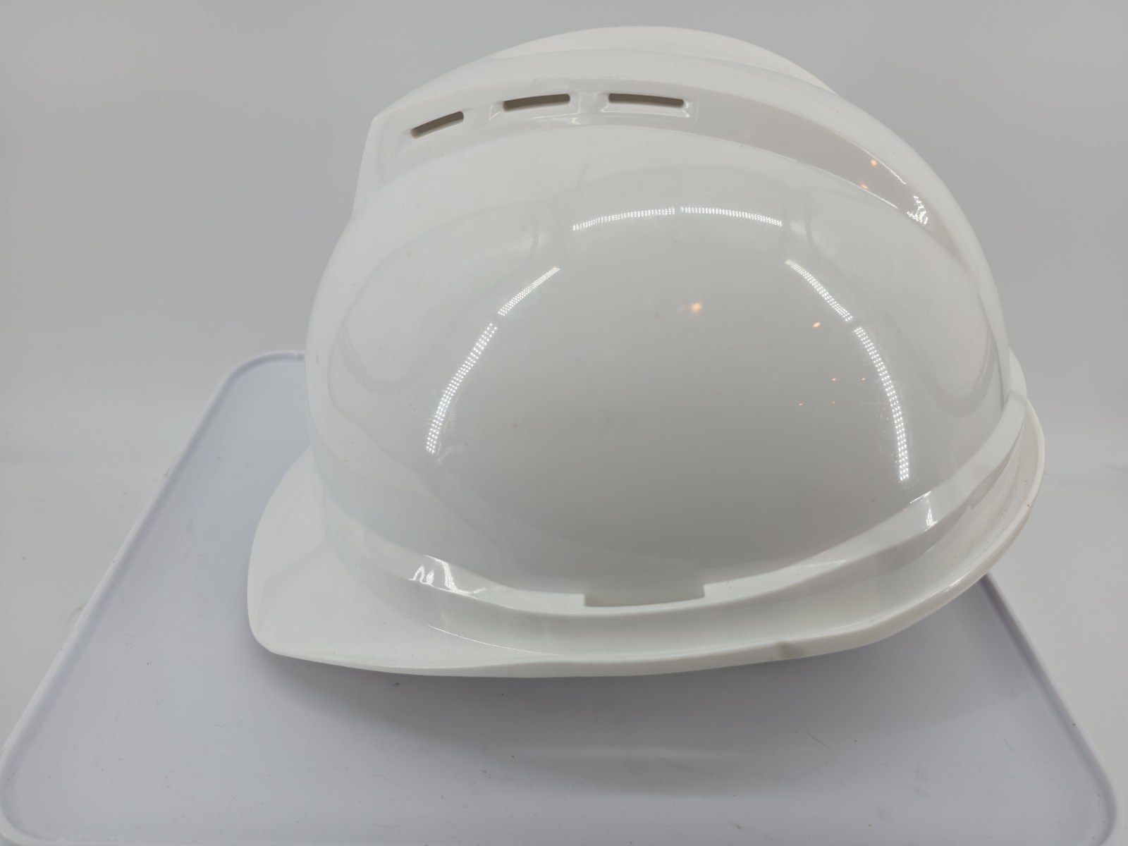 MSA WHITE V Gard ANSI OSHA Construction HARD HAT VENTED 6 PT Ratchet Suspension