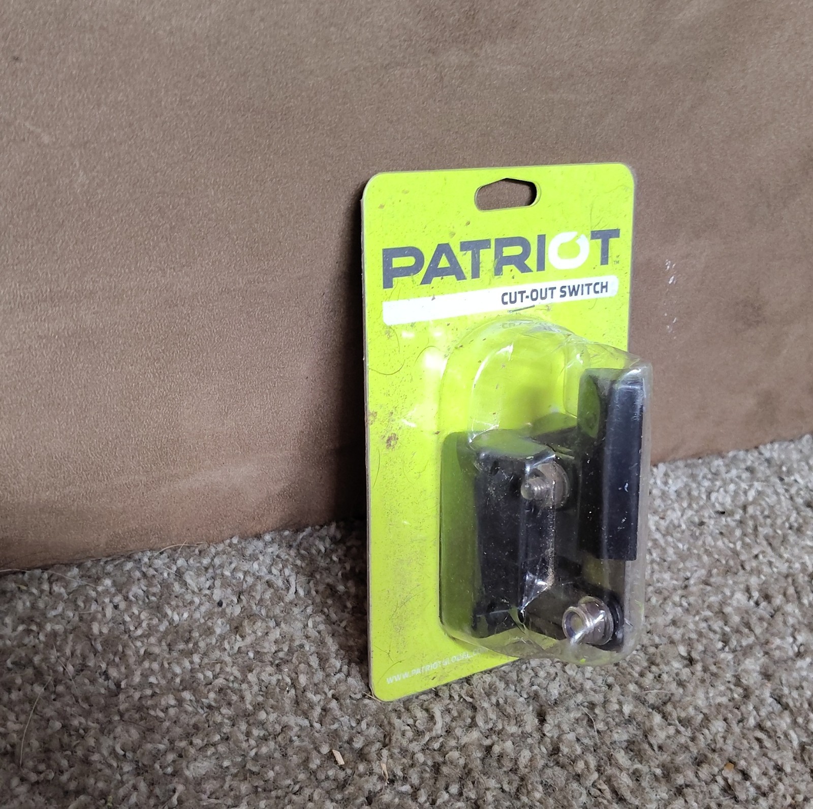Patriot Cut-Out Switch Electric Fence Accessory for Metal Pipe Post