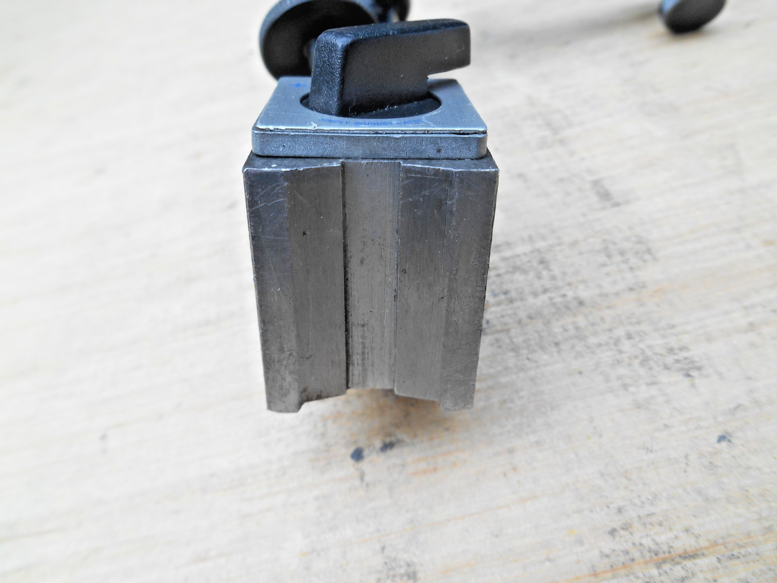 NOGA MAGNETIC BASE WITH FINE ADJUSTMENT, BASE IS 1-1/8 x 1-3/8″