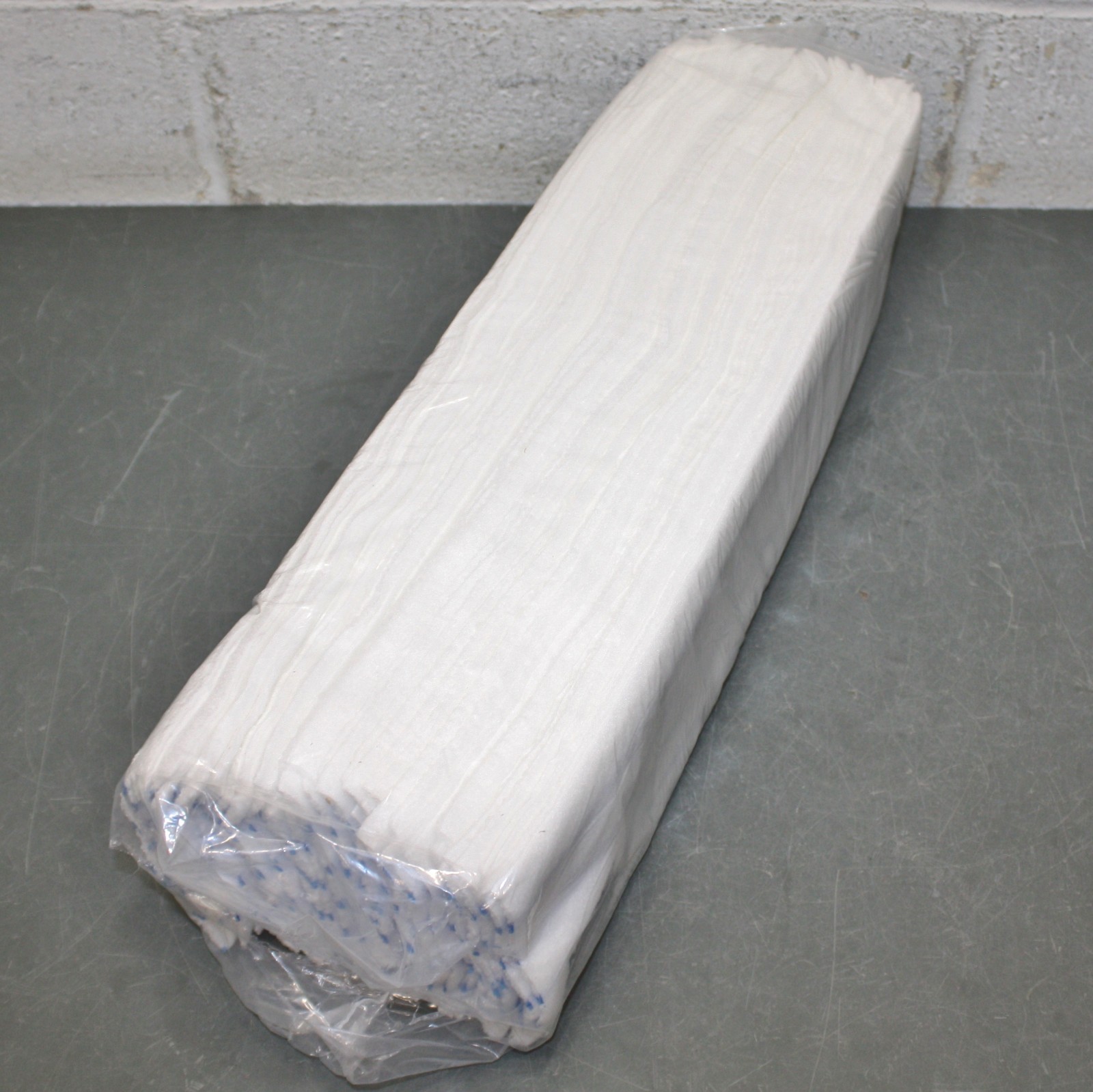 (150) Rubbermaid Hygen Antimicrobial Dry Mop Pad 2134282, Microfiber, 18″ x 5″