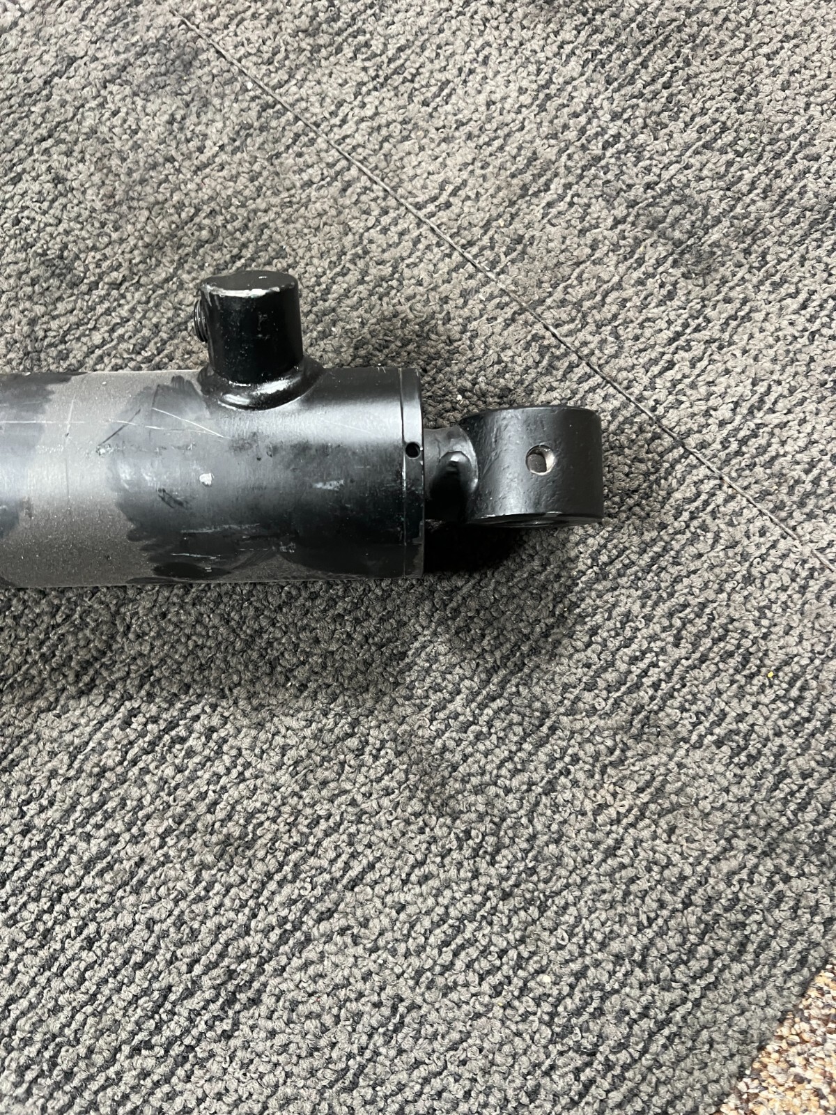 Welded Hydraulic Cylinder 2.89″ OD x 23.5″ Retracted x 1.22″Rod 2500psi 1808890A