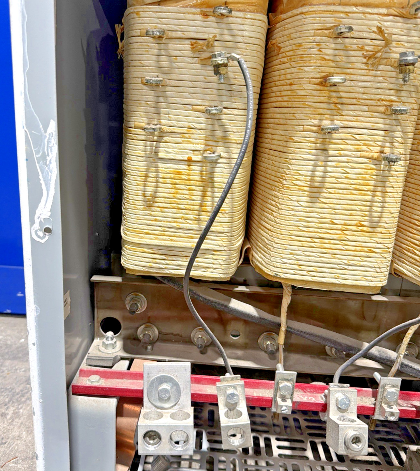 Eaton 45kVA 480V Transformer 3PH 60HZ 208Y/120V V48M28T45K 🟦