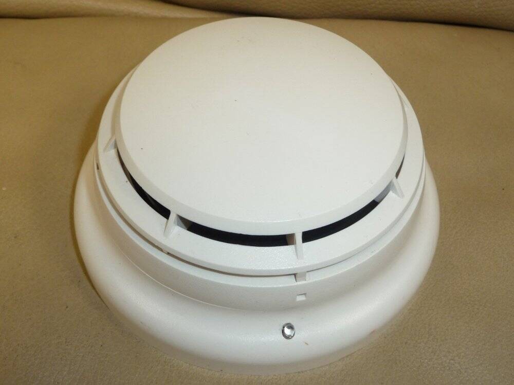 Simplex 4098-9714 Fire Alarm Smoke Detector 4098-9792 Base Used