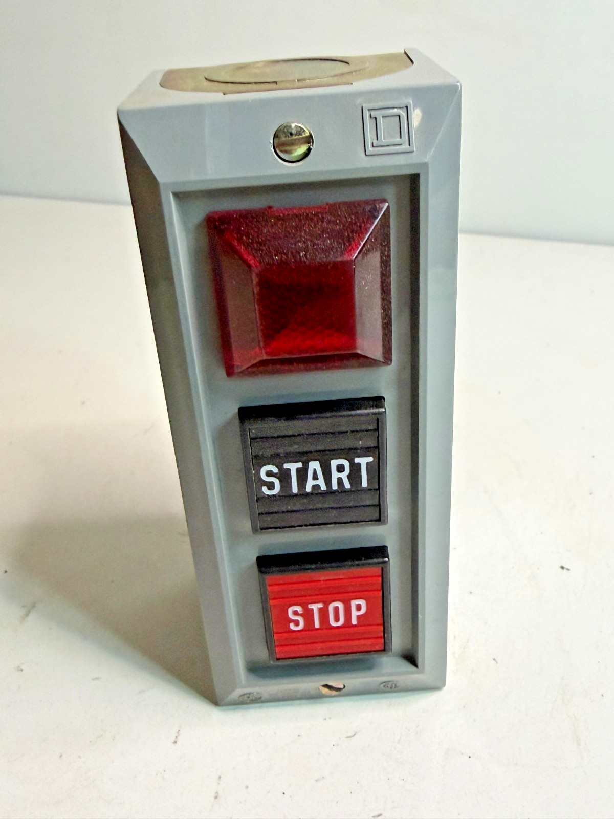 SQUARE D 9001 BG-308 600V AC-DC CONTROL STATION. NOS