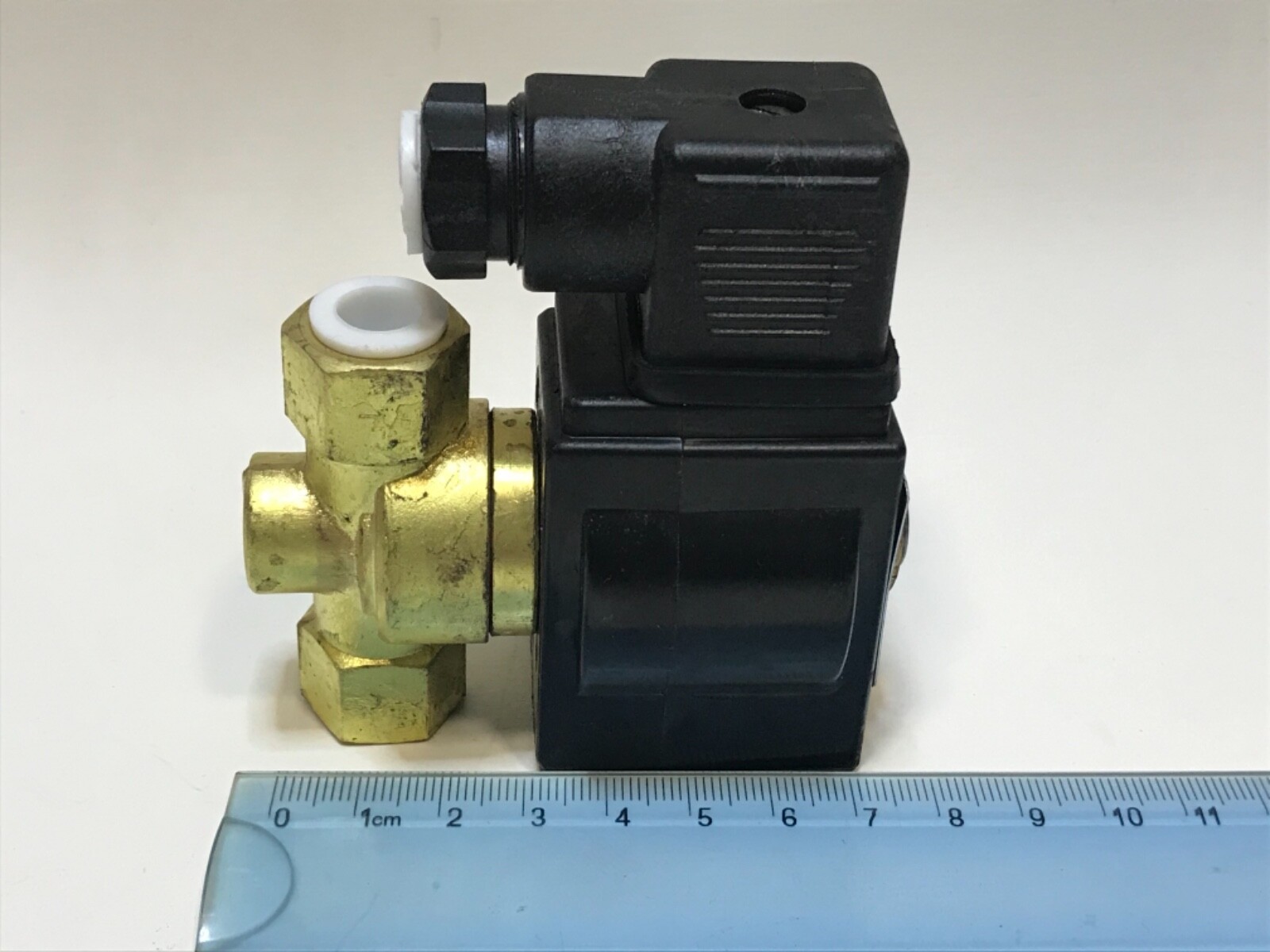 Solenoid valve 1/4 inch 220V 50Hz 24 VA Bulgaria 3 atm (3 Bar)