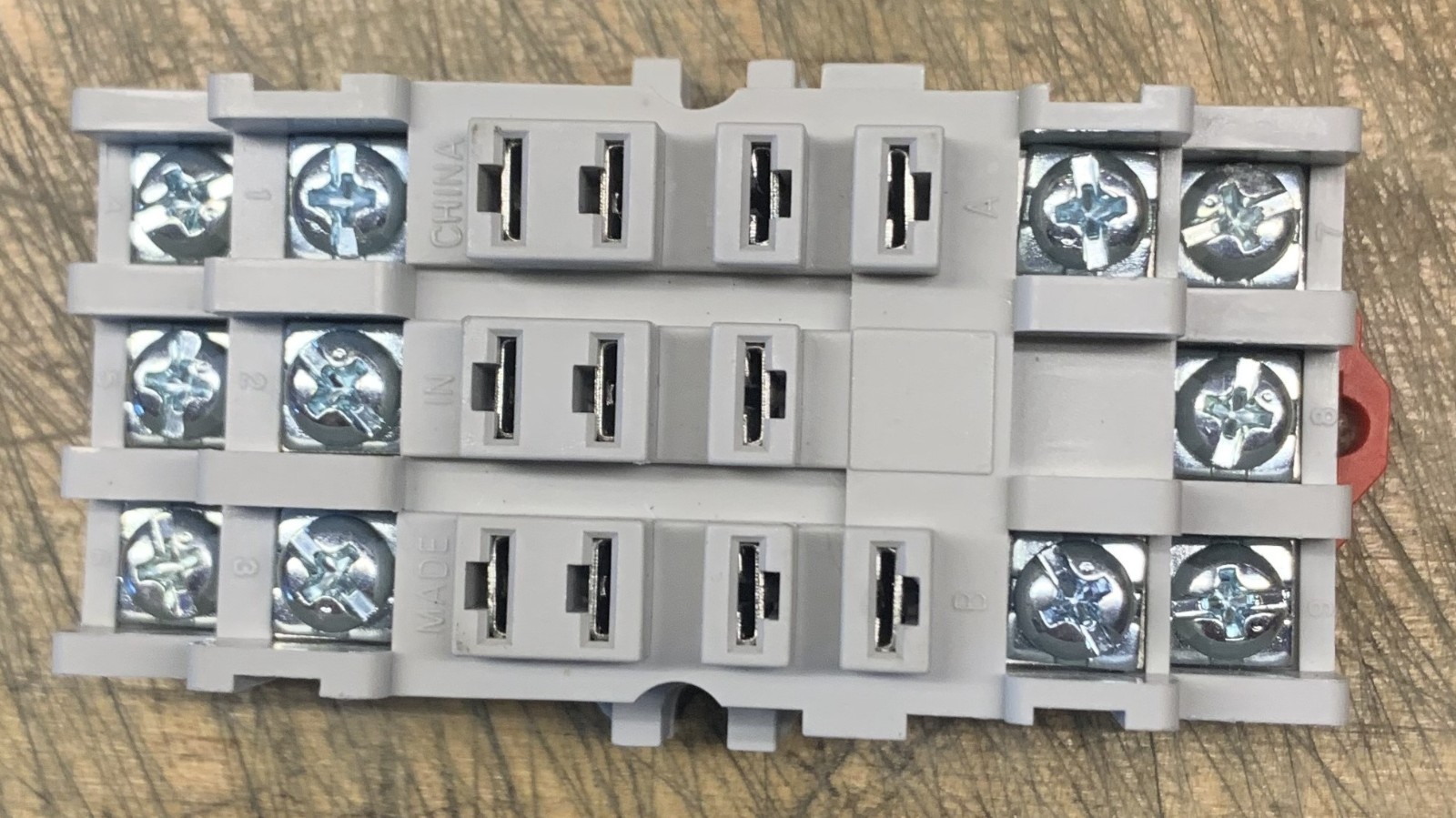 MAGNACRAFT 70-463-1 RELAY SOCKET BASE 300V 15A -NEW NO BOX
