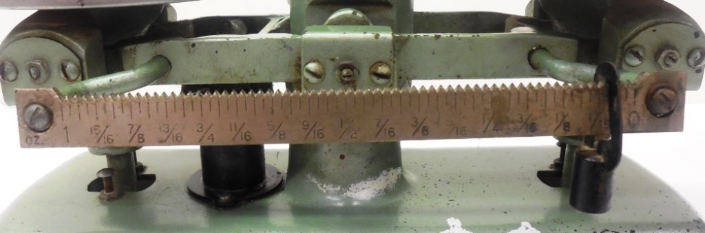 DETECTO-GRAM BALANCE SCALE, ESTABLISHED IN 1933, CAPACITY 3 LBS., 15″ L
