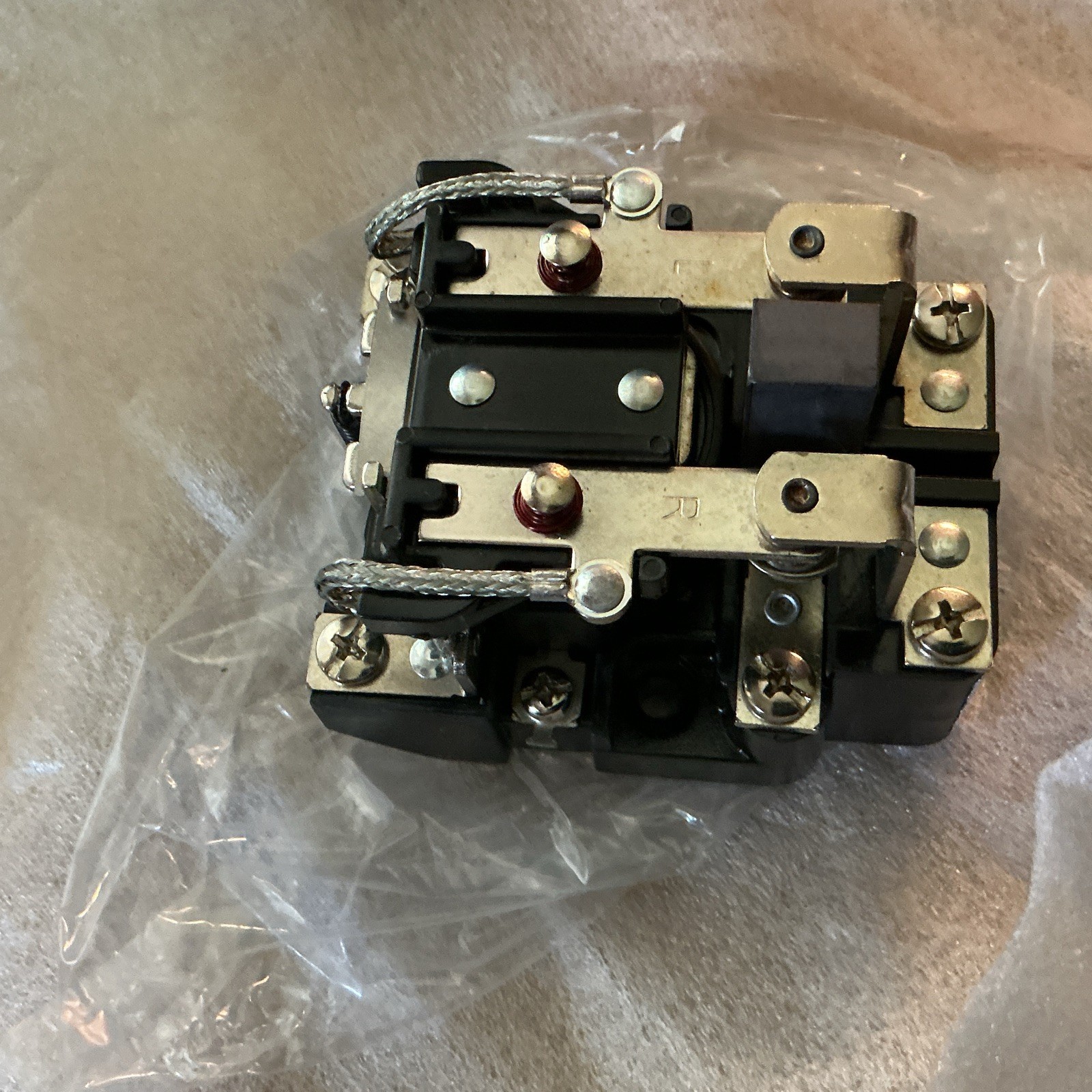 Eaton 9575H3T100 General Purpose Relay 24 VDC DPST 4-Pin 10A CE