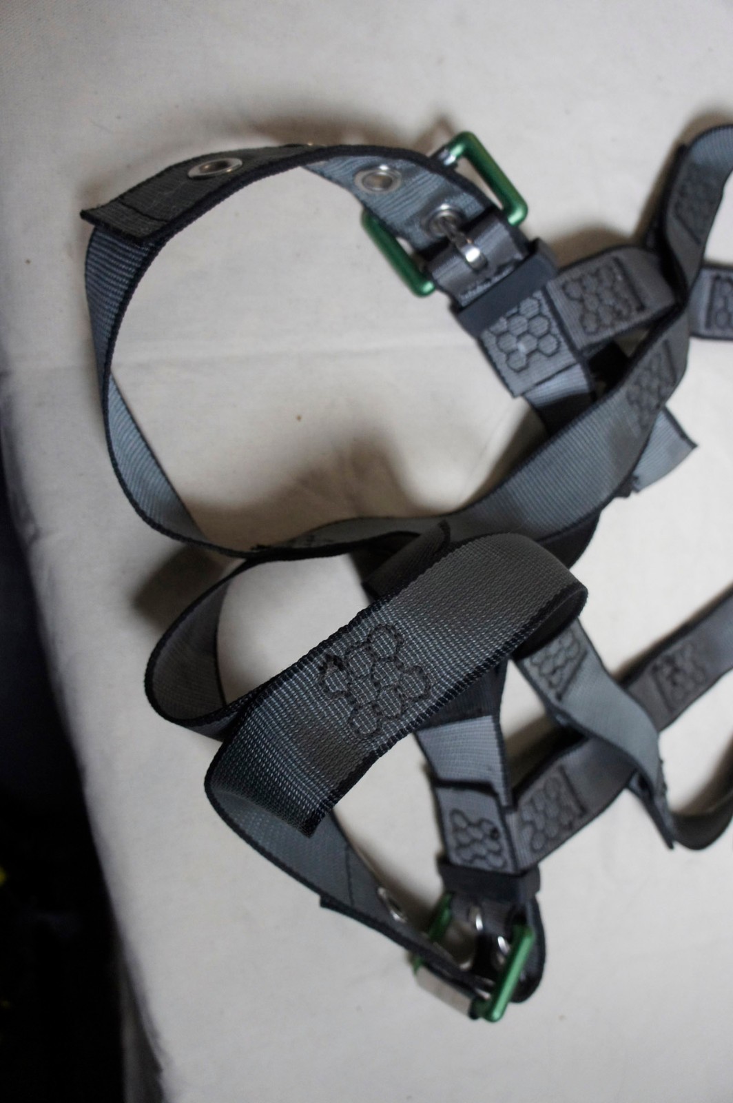 Msa Safety 10194889 V-Fit Full Body Harness Standard Quick-Connect Chest