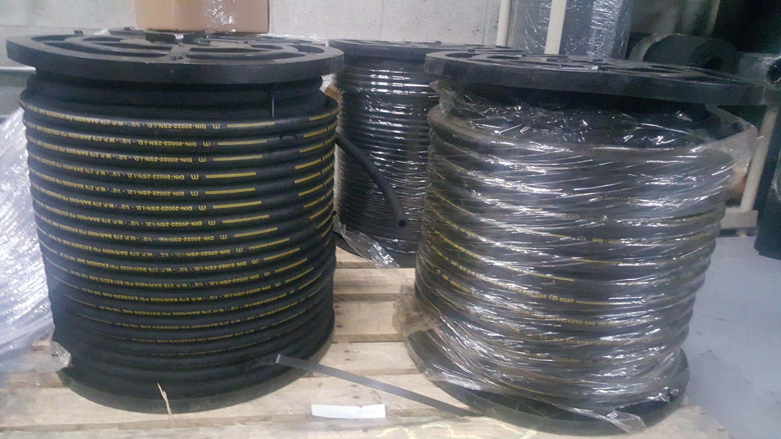 HYDRAULIC HOSE100FT R2T06 3/8 SAE W.P. PSI 4800 2WIRE FREE SHIPPING